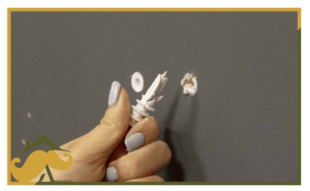 ایده پوشاندن سوراخ دیوار و راهکارهای ساده ترمیم سوراخ دیوار گچی