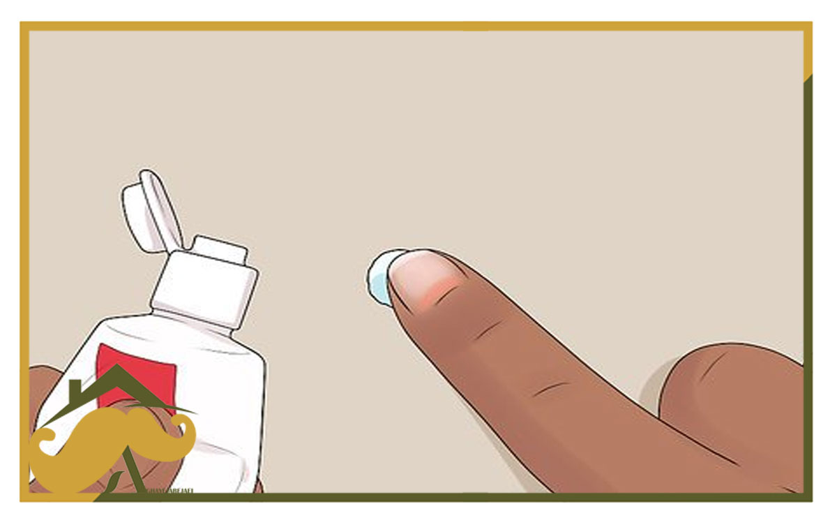 پوشاندن ترک دیوار با خمیر دندان